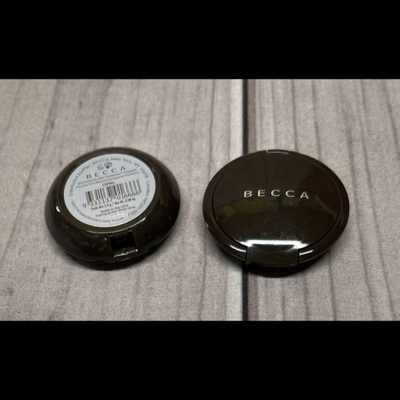 Becca Shimmering Skin Perfector Pressed Powder Opal 2.4 g (0.08 oz) Each - Picture 2 of 2